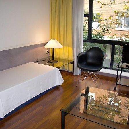 Apartamentos Descartes 바르셀로나 외부 사진