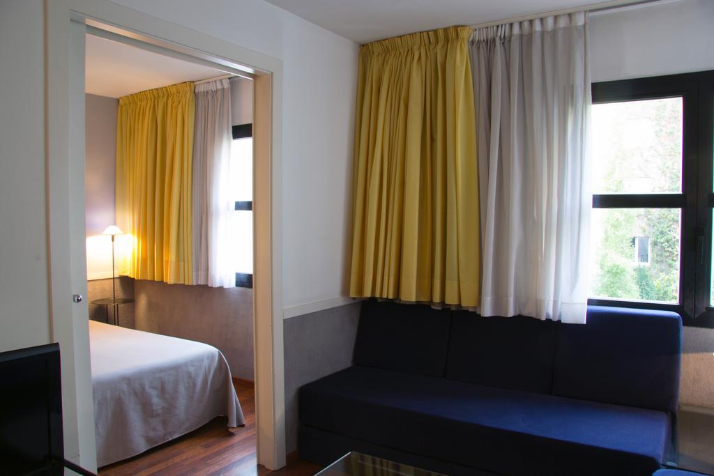 Apartamentos Descartes 바르셀로나 외부 사진