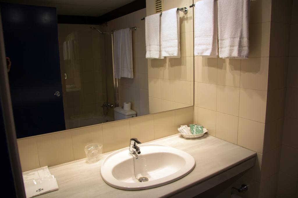 Apartamentos Descartes 바르셀로나 외부 사진