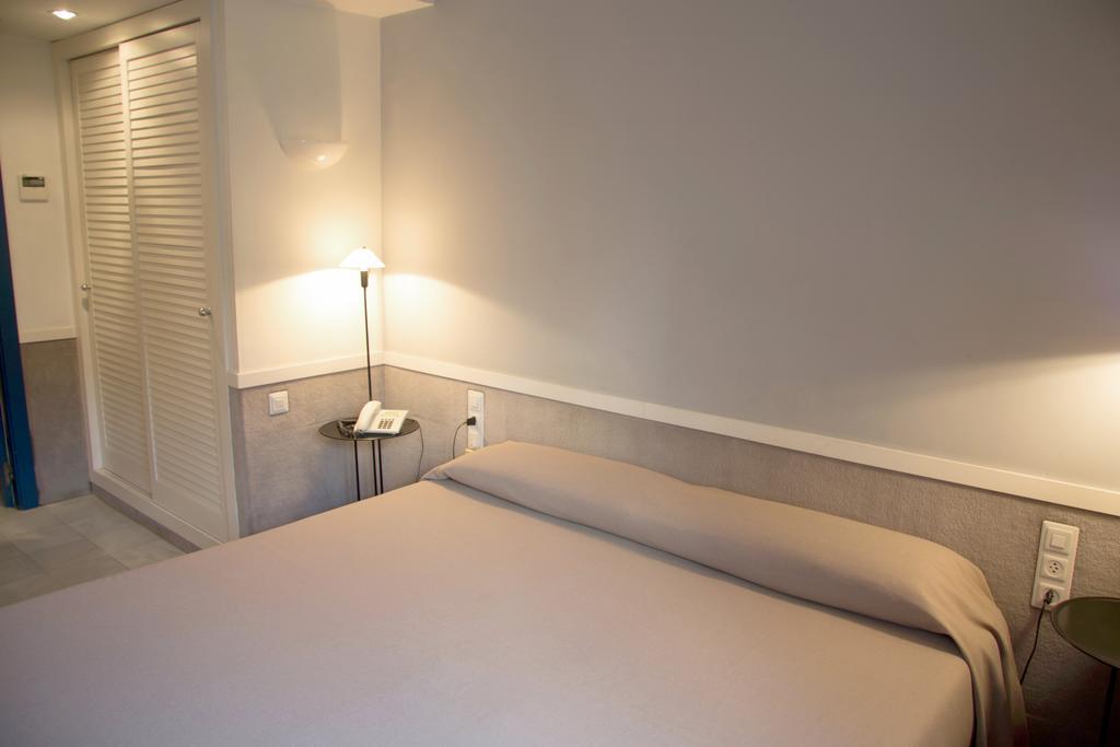 Apartamentos Descartes 바르셀로나 외부 사진