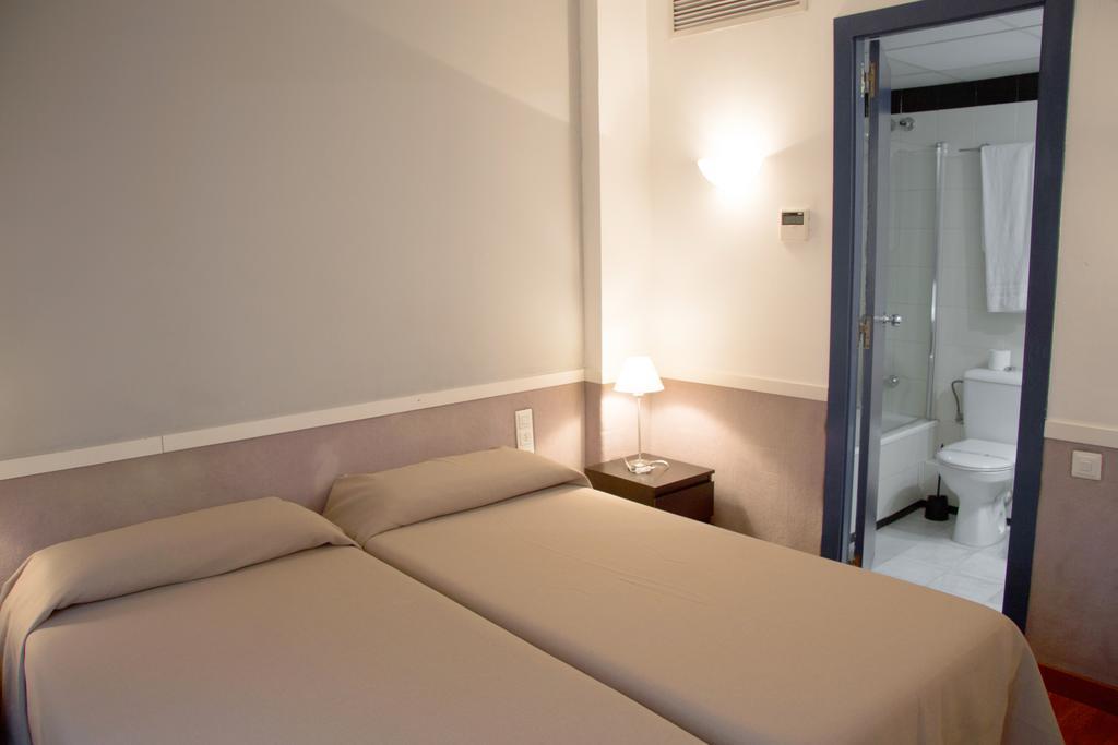 Apartamentos Descartes 바르셀로나 외부 사진