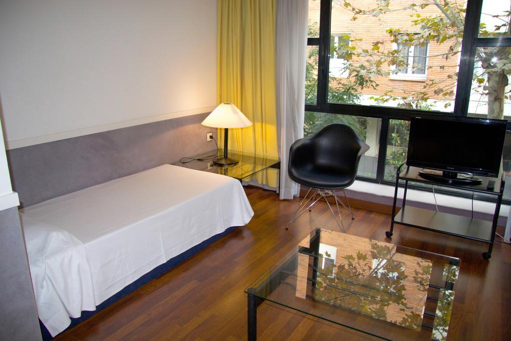 Apartamentos Descartes 바르셀로나 외부 사진