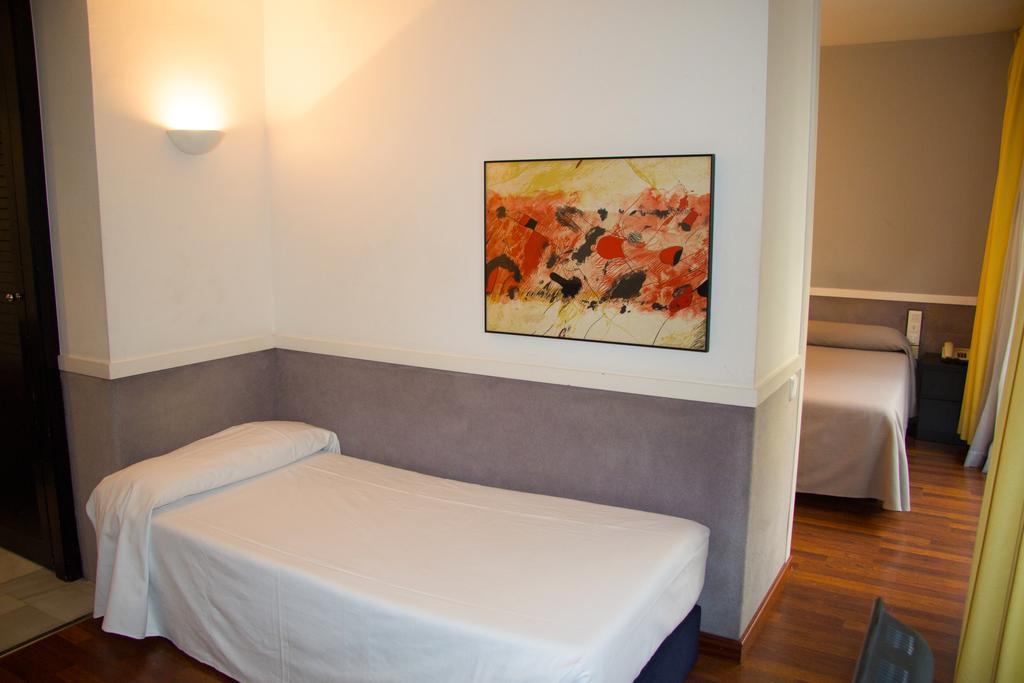 Apartamentos Descartes 바르셀로나 외부 사진