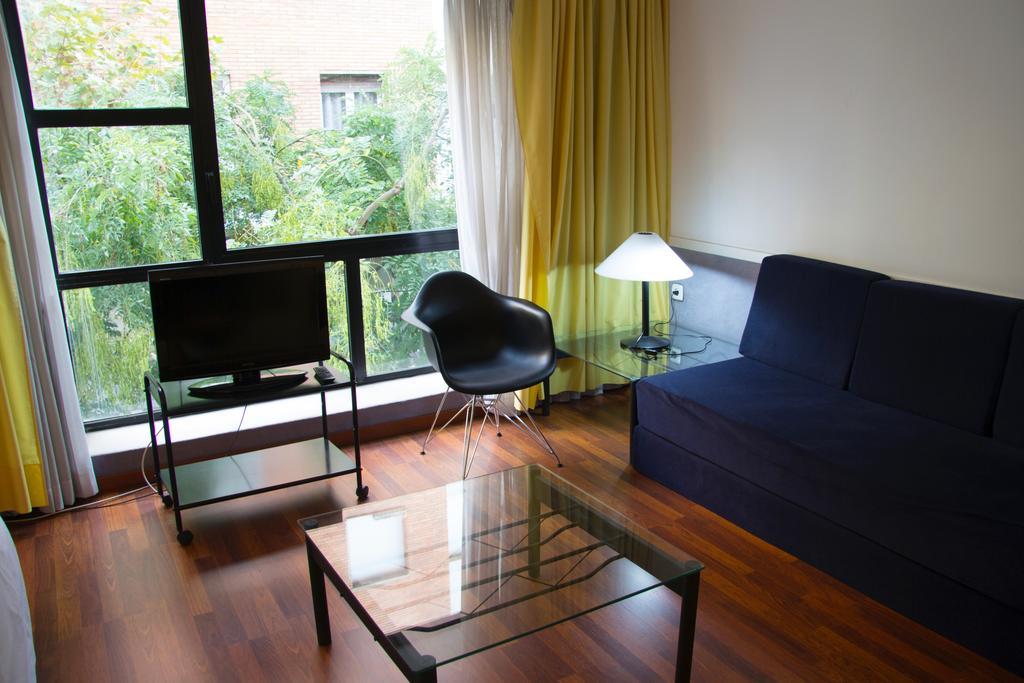Apartamentos Descartes 바르셀로나 외부 사진