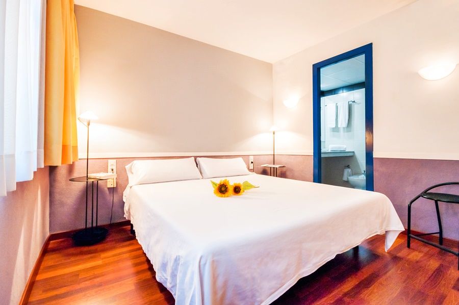 Apartamentos Descartes 바르셀로나 외부 사진