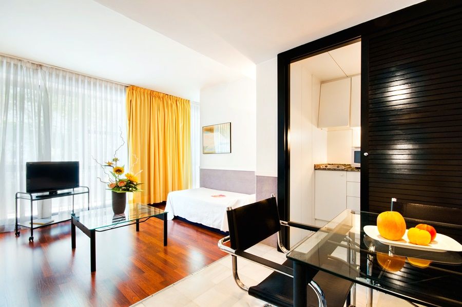 Apartamentos Descartes 바르셀로나 외부 사진