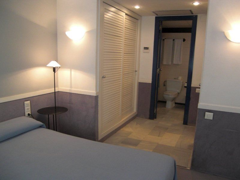 Apartamentos Descartes 바르셀로나 외부 사진