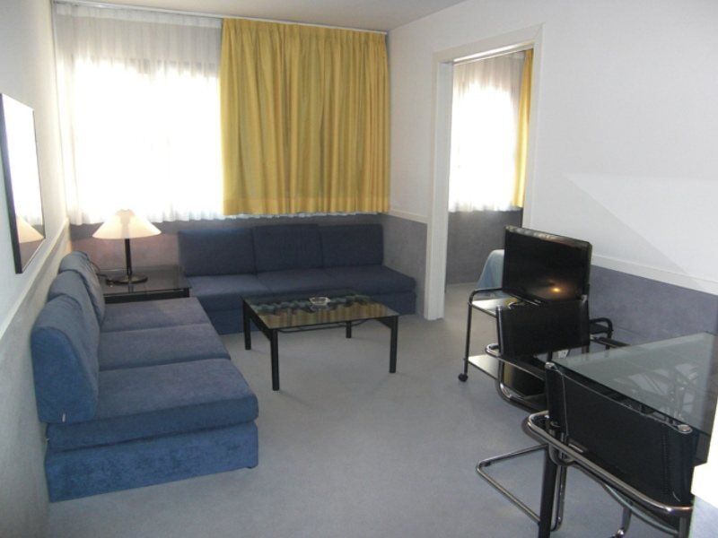 Apartamentos Descartes 바르셀로나 외부 사진